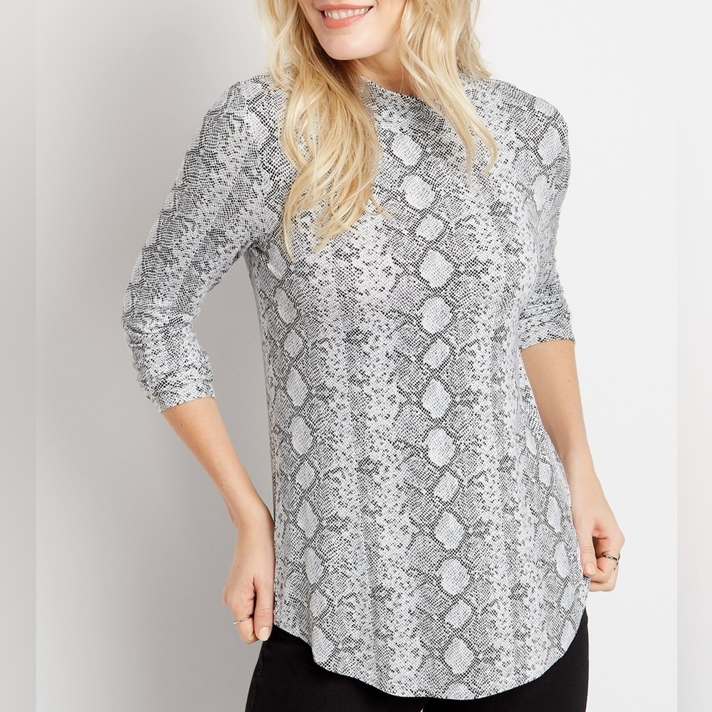 Maurices 24/7 Snakeskin Mock Neck Top White & Black Long Sleeve Small Women’s